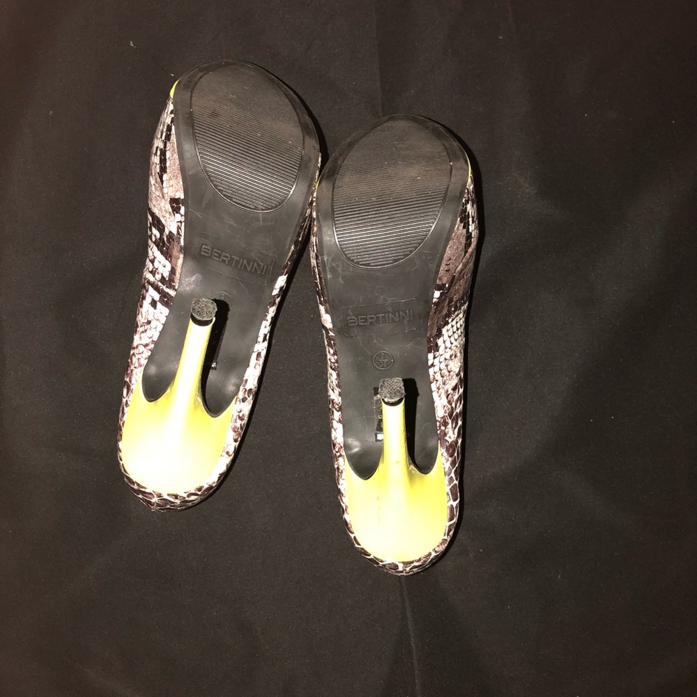 Shoes - Picture 3 of 4